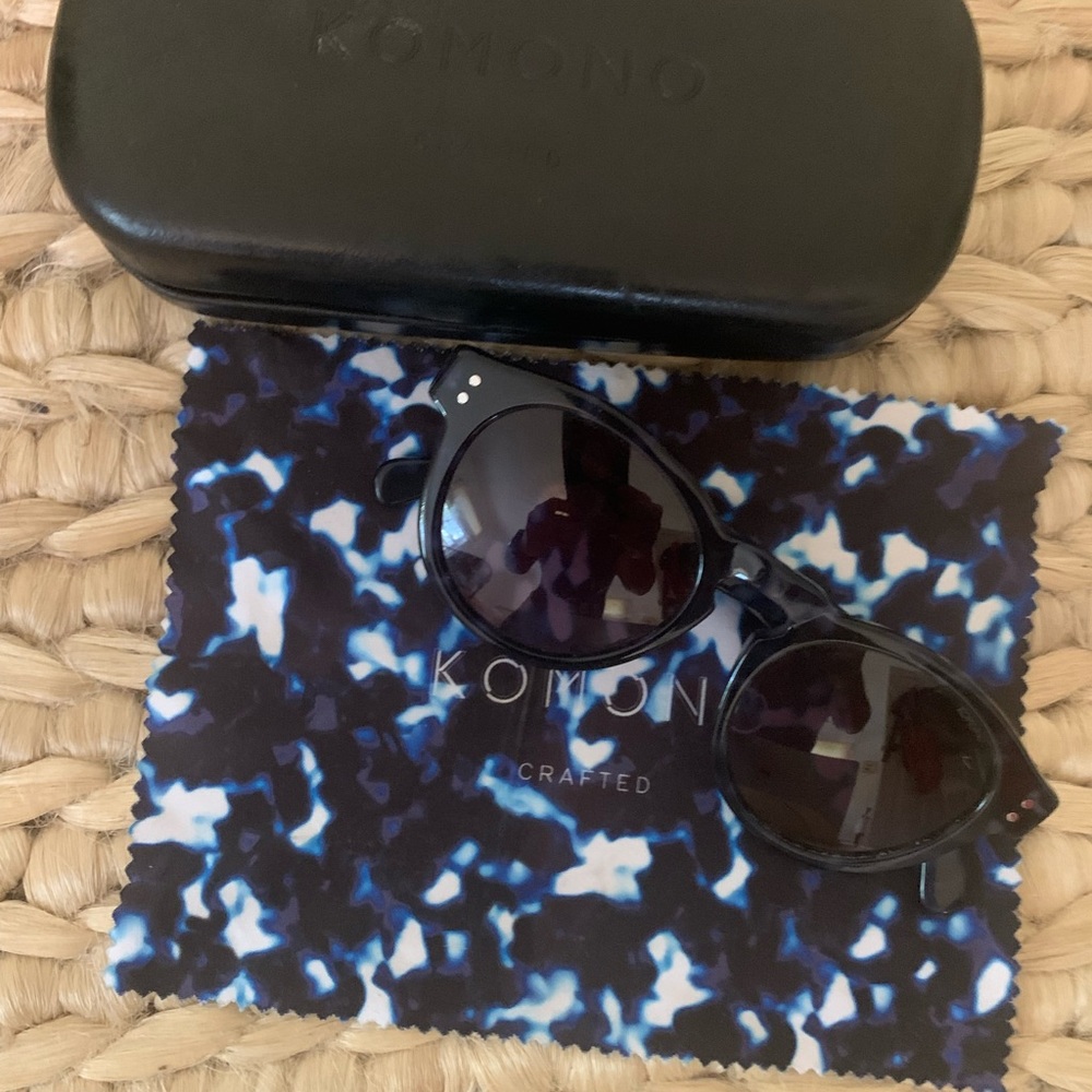BLUE TORTOISESHELL SUNNIES FROM KOMONO
